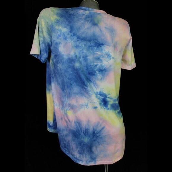 WHITE BIRCH V-NECK LADDER FRONT TEE BLUE PINK YELLOW TIE DYE SS TOP SIZE S NWOT - Picture 3 of 9